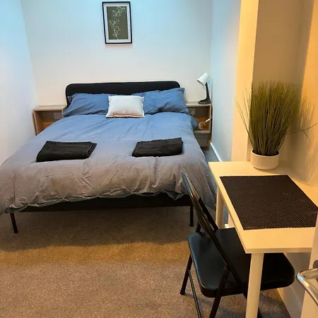 Stylish 3-bedroom Apartment *
