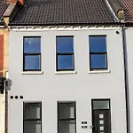 Stylish 3-bedroom Apartman *